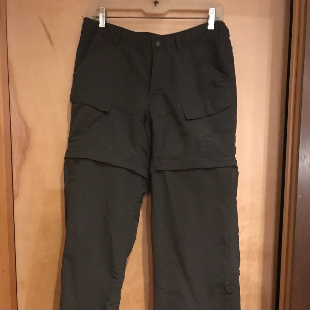 The NORTH FACE convertible pants. Size 6 gray